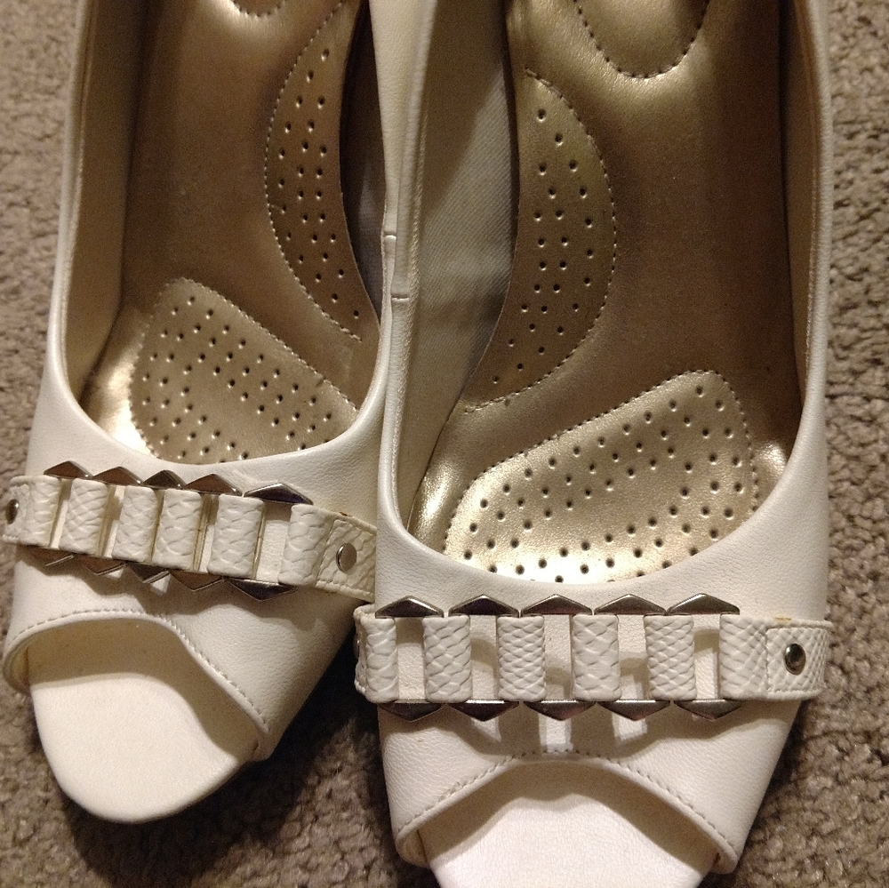 Heels - Picture 4 of 7